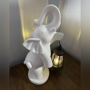 NEW Solar Elephant Garden Statue with Lantern Light Outdoor Decor for Patio Yard